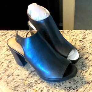 OOOHHH! LALA! Date night!  Sexy, black leather platform shoe, Sz 8M